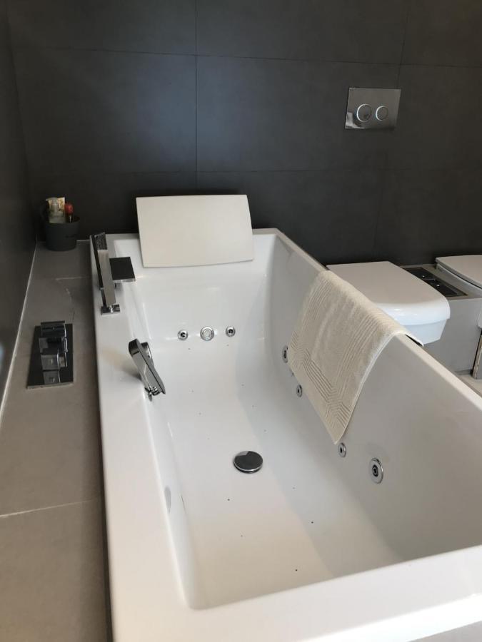 Appartement Montfleury, 2 Terrasses, 2 Chambres , 2 Sdb , Pkg Prive Piscine, 15 Min Walk To Croisette Beach And Palais Des Festivals Cannes Zewnętrze zdjęcie