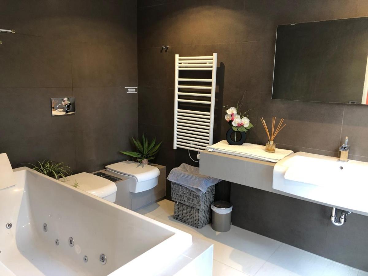 Appartement Montfleury, 2 Terrasses, 2 Chambres , 2 Sdb , Pkg Prive Piscine, 15 Min Walk To Croisette Beach And Palais Des Festivals Cannes Zewnętrze zdjęcie